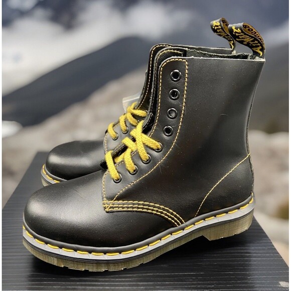 Dr. Martens 1460 Pascal Black Leather Lace Up Boots Men Size 4 Women Size 5 New - Picture 1 of 12